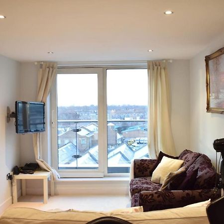 Chelsea / Imperial Wharf - Bright, Modern, Sunset View Apartment 런던 외부 사진