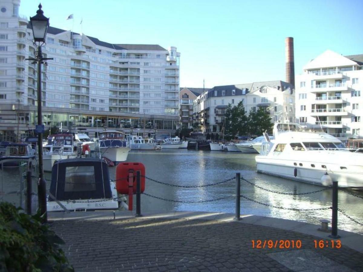 Chelsea / Imperial Wharf - Bright, Modern, Sunset View Apartment 런던 외부 사진