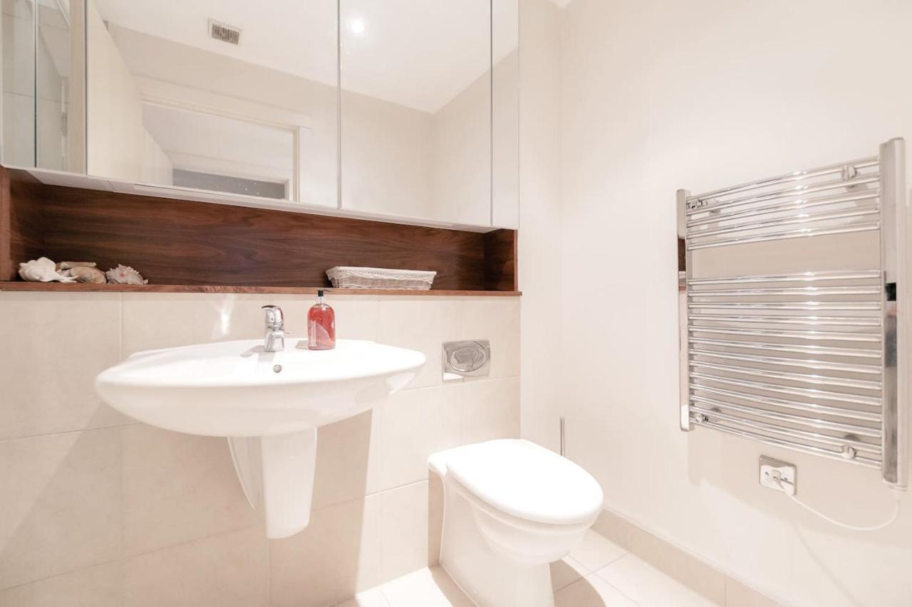 Chelsea / Imperial Wharf - Bright, Modern, Sunset View Apartment 런던 외부 사진